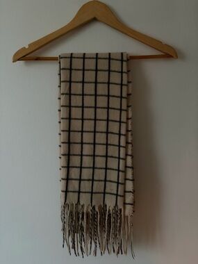 Ardene Cream and Black Windowpane Fringe Throw